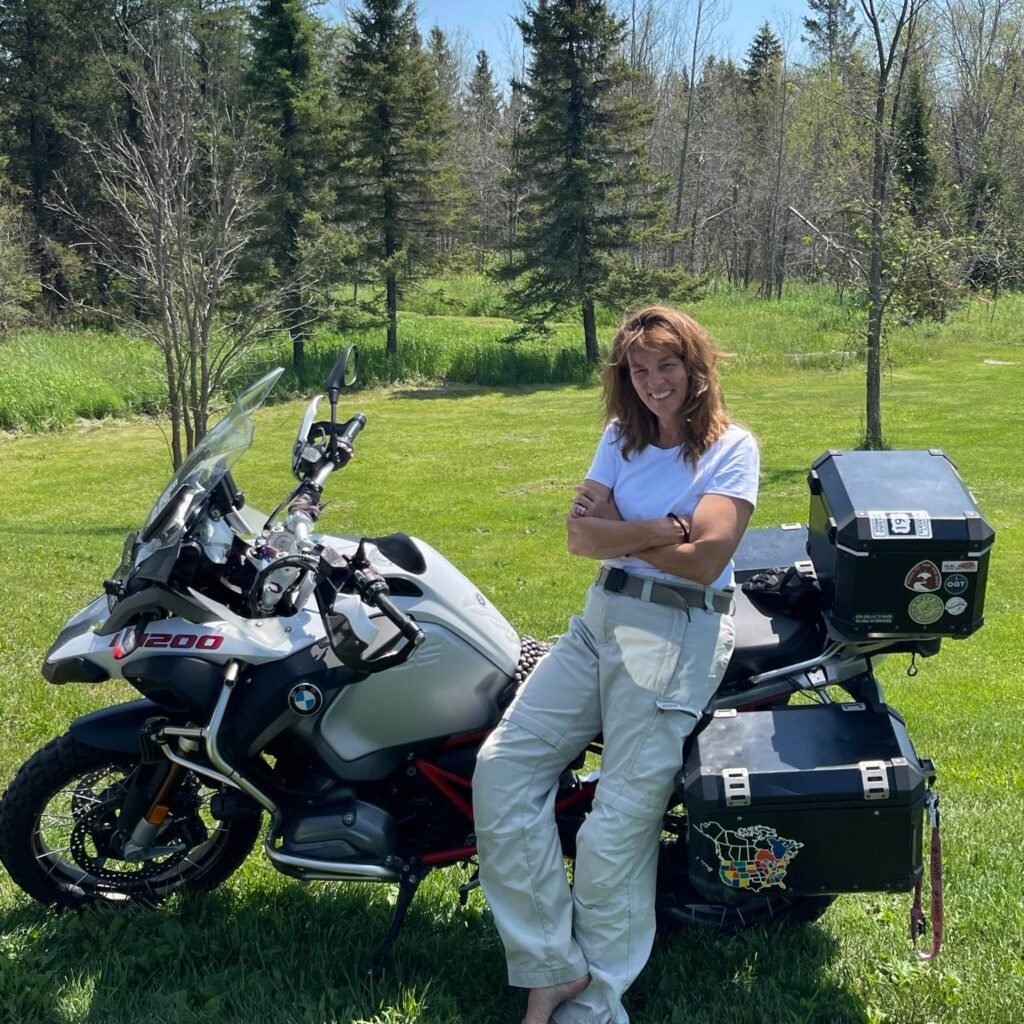 Céline Aubé est capitaine d'équipe pour la traversée de la Bête noire, une des activités du Moto Film Fest en Abitibi-Témiscamingue.